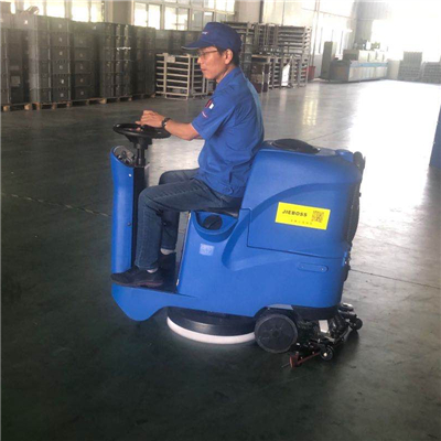 硬核爺爺宅家2個(gè)月創(chuàng)作鐘南山屠呦呦瓷板畫 硬核爺爺宅家2個(gè)月創(chuàng)作鐘南山屠呦呦瓷板畫