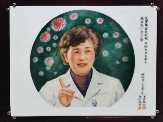 硬核爺爺宅家2個(gè)月創(chuàng)作鐘南山屠呦呦瓷板畫 硬核爺爺宅家2個(gè)月創(chuàng)作鐘南山屠呦呦瓷板畫