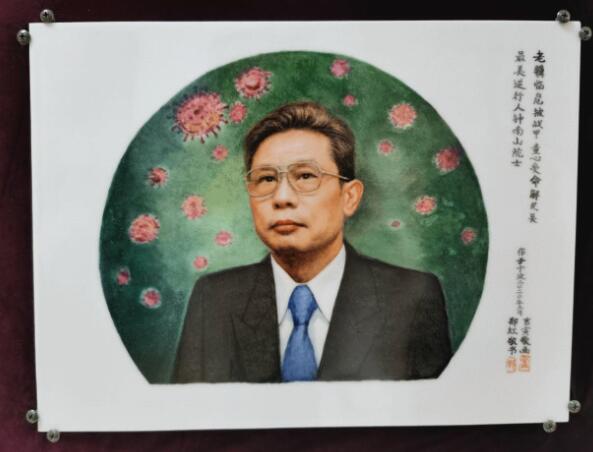 手繪唐三彩瓷板畫和工筆瓷板畫的工藝區別？